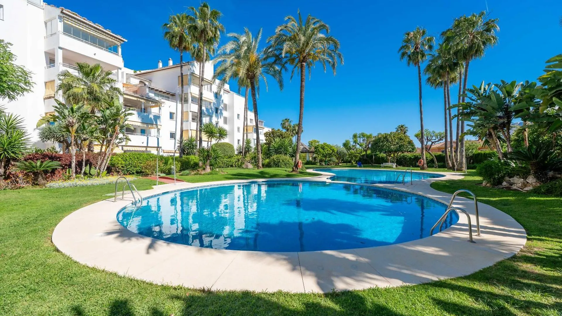 Sea View Nordic Royal Club Apartment エステポナ