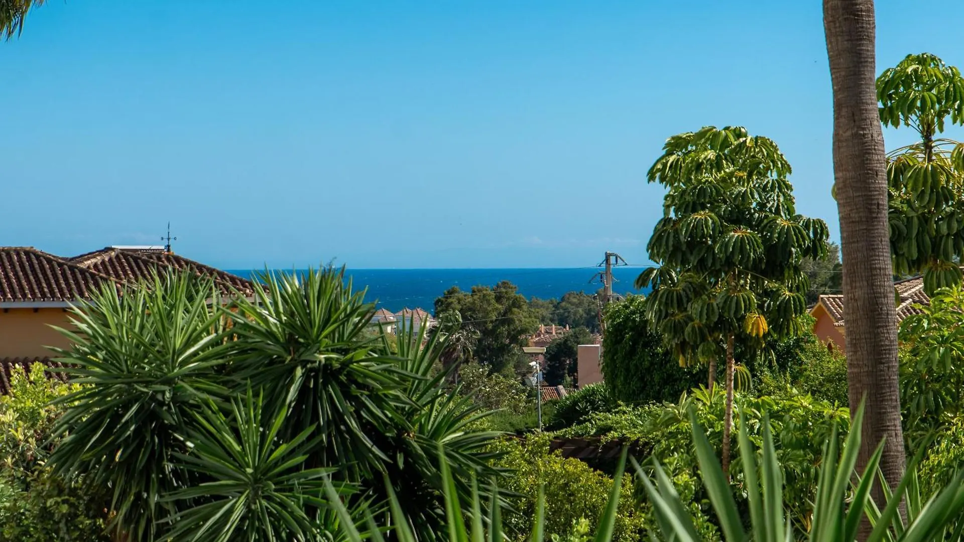 Sea View Nordic Royal Club Apartment エステポナ スペイン