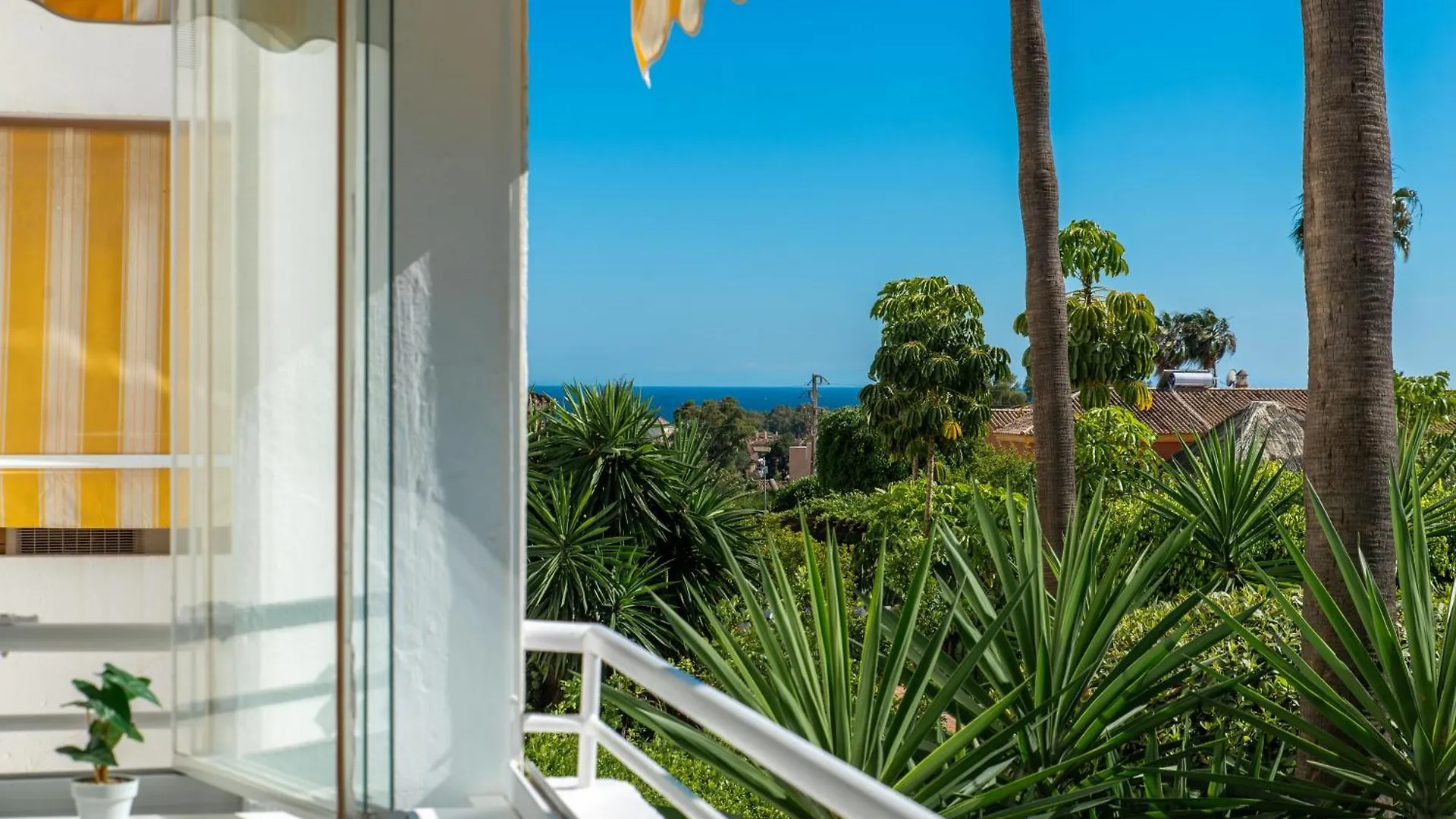 Sea View Nordic Royal Club Apartment エステポナ