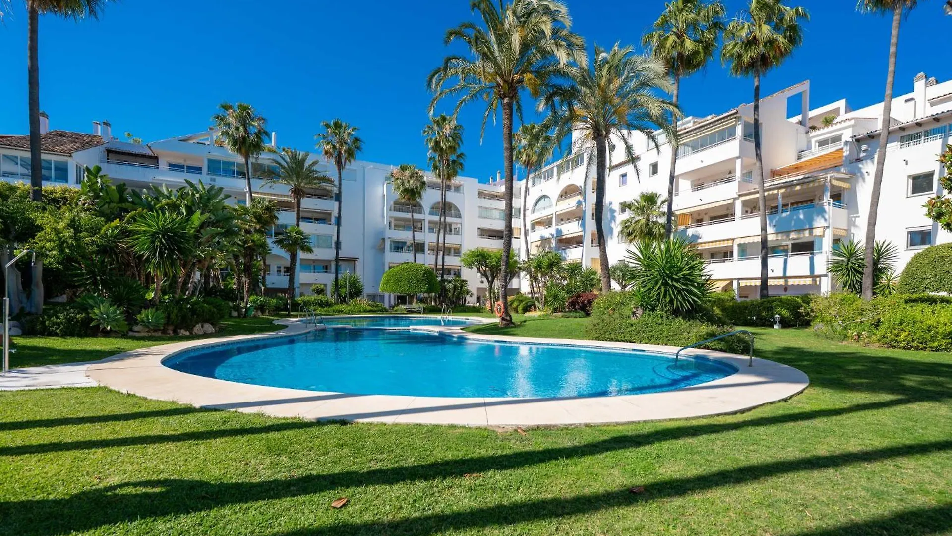 Sea View Nordic Royal Club Apartment エステポナ