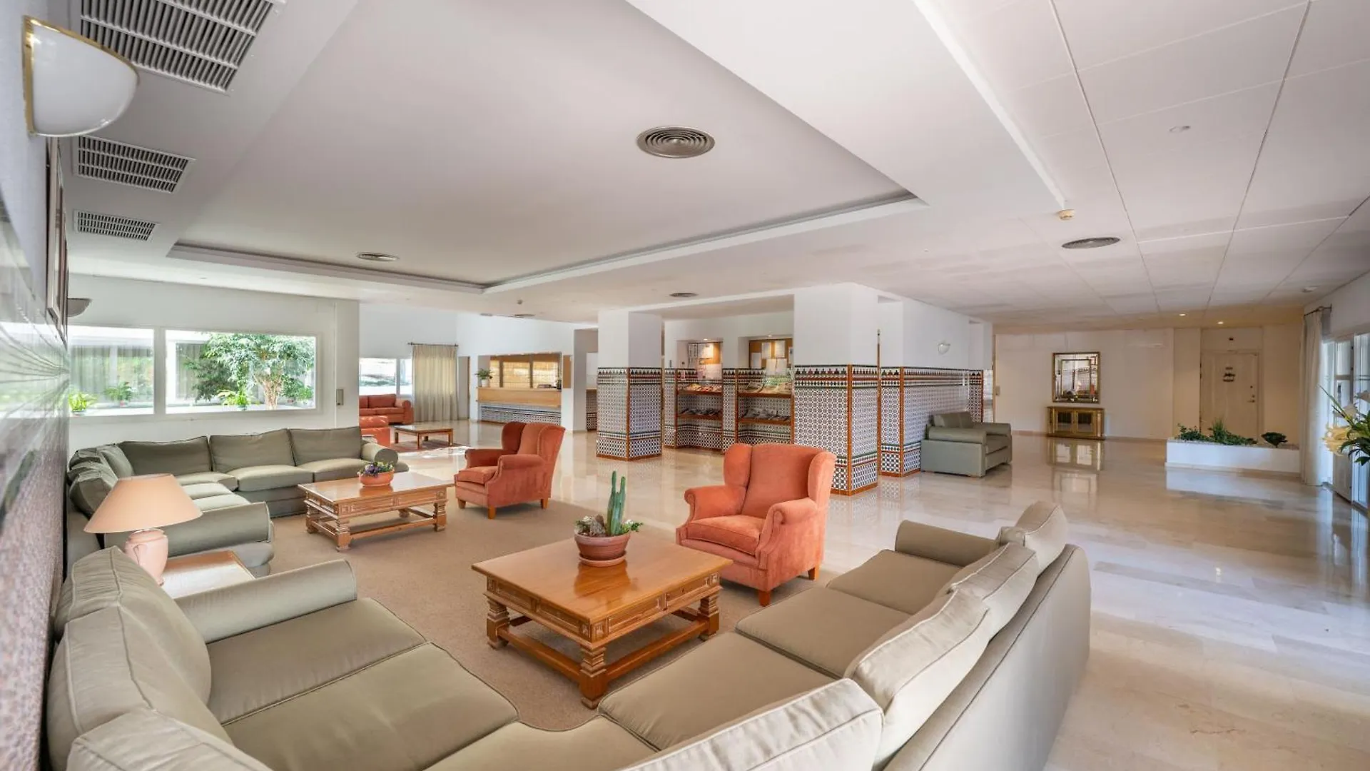 Sea View Nordic Royal Club Apartment エステポナ スペイン