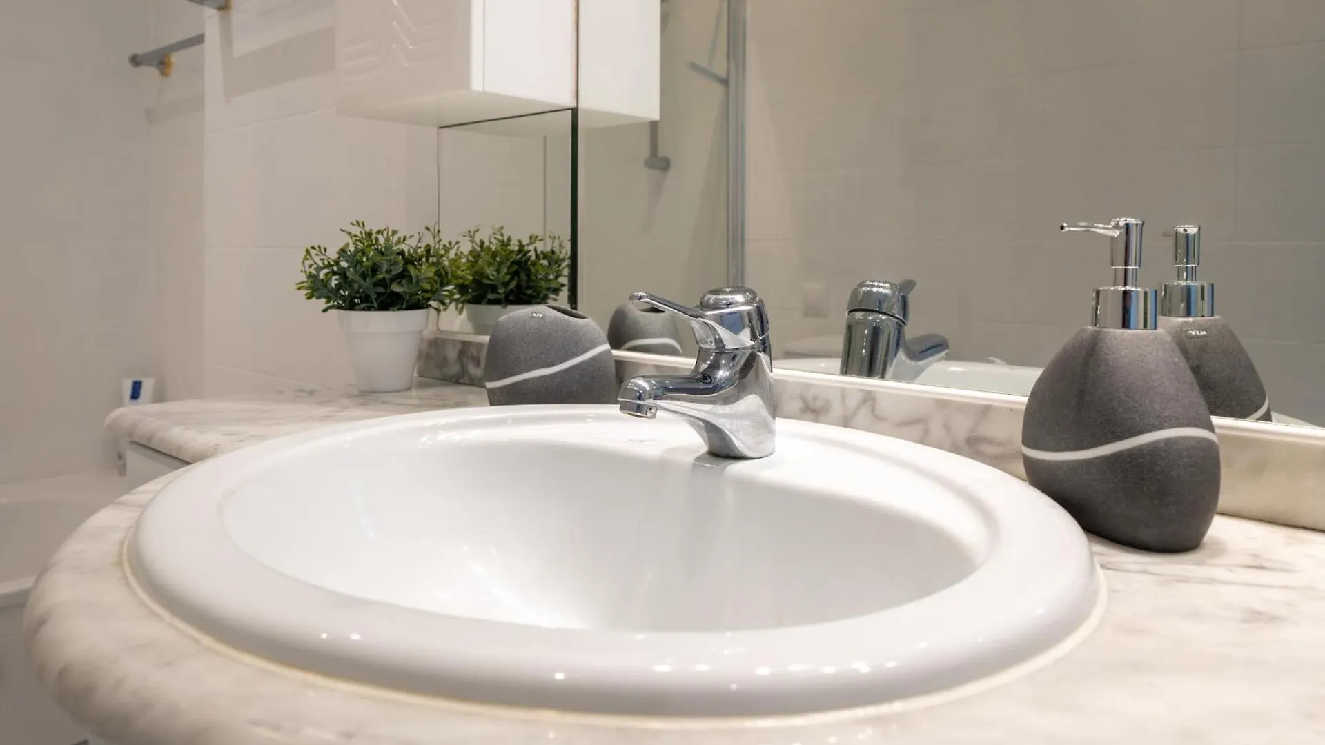 Sea View Nordic Royal Club Apartment エステポナ スペイン