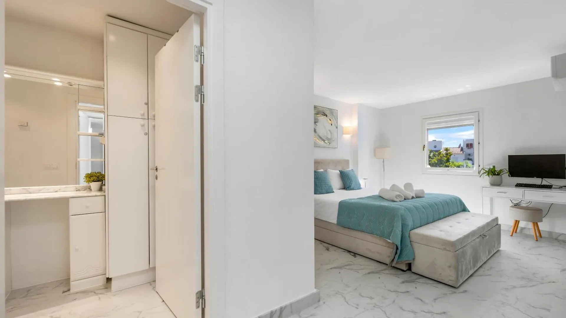 Sea View Nordic Royal Club Apartment エステポナ