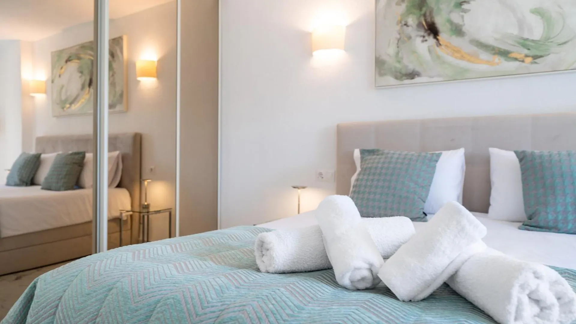 Sea View Nordic Royal Club Apartment エステポナ スペイン
