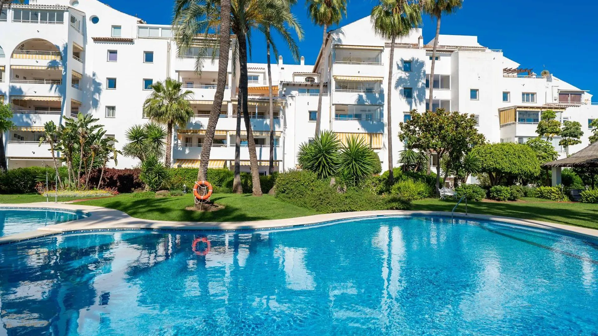 Sea View Nordic Royal Club Apartment エステポナ スペイン