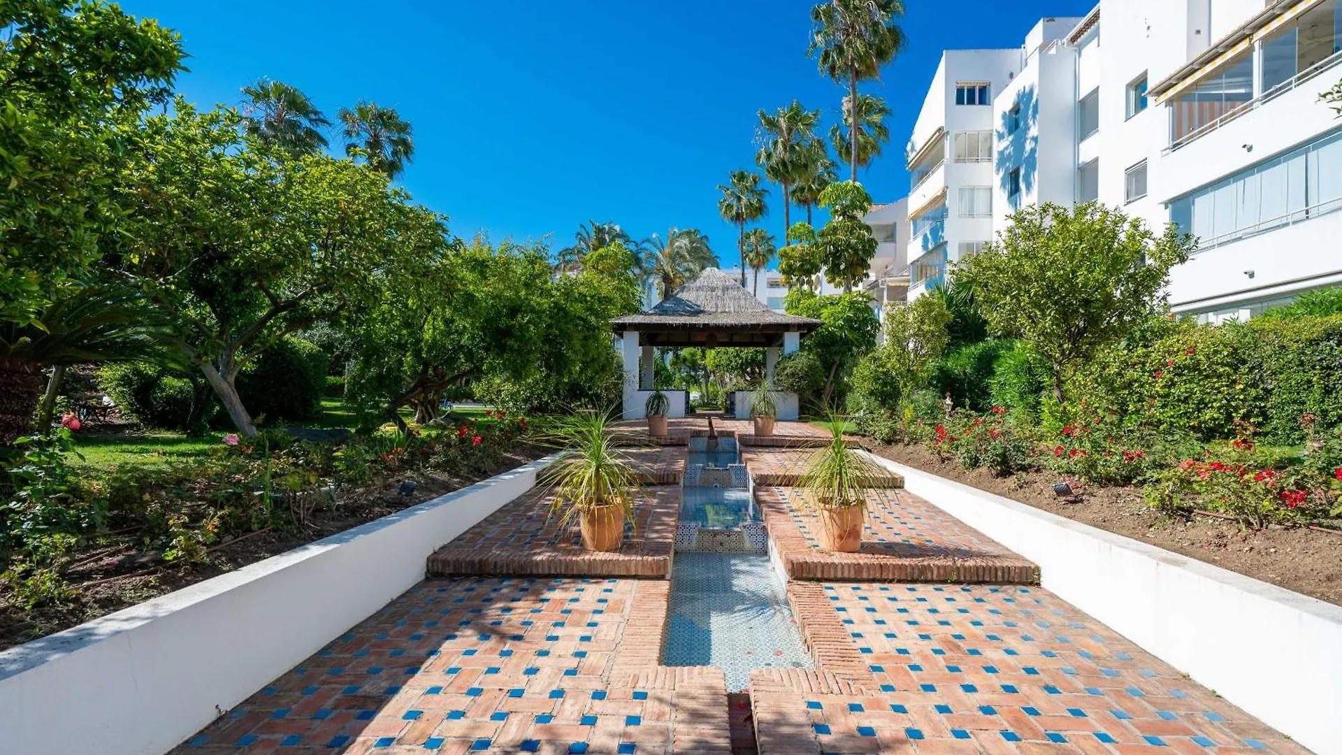 Sea View Nordic Royal Club Apartment エステポナ スペイン